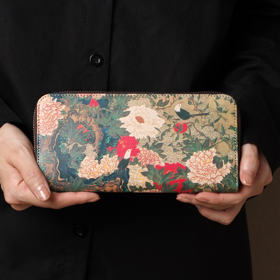 ヌメ革に映えるインパクト抜群の美しいアート