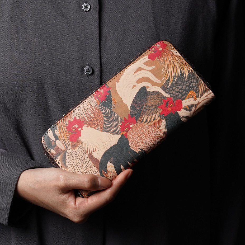 ヌメ革に映えるインパクト抜群の美しいアート