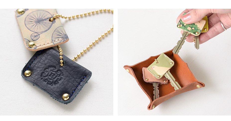 エンブレムが刻印されたカラーレザー