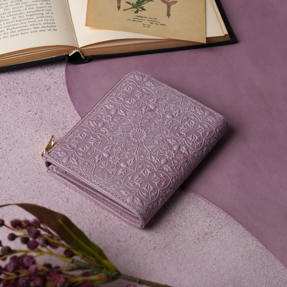 クラシックパープル 花に宿るノスタルジックな記憶