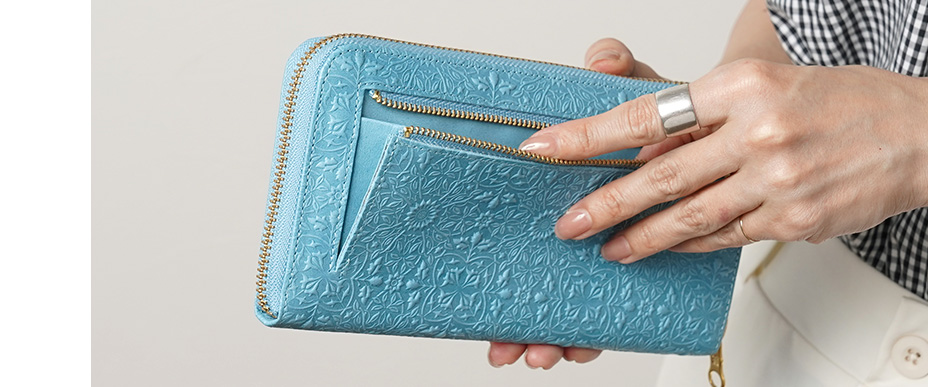 ラウンドファスナー長財布 サムシングブルー