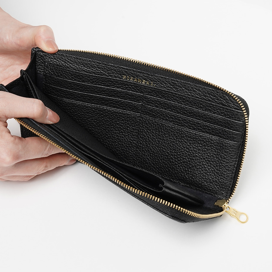 オールレザーのリュクスなデザイン