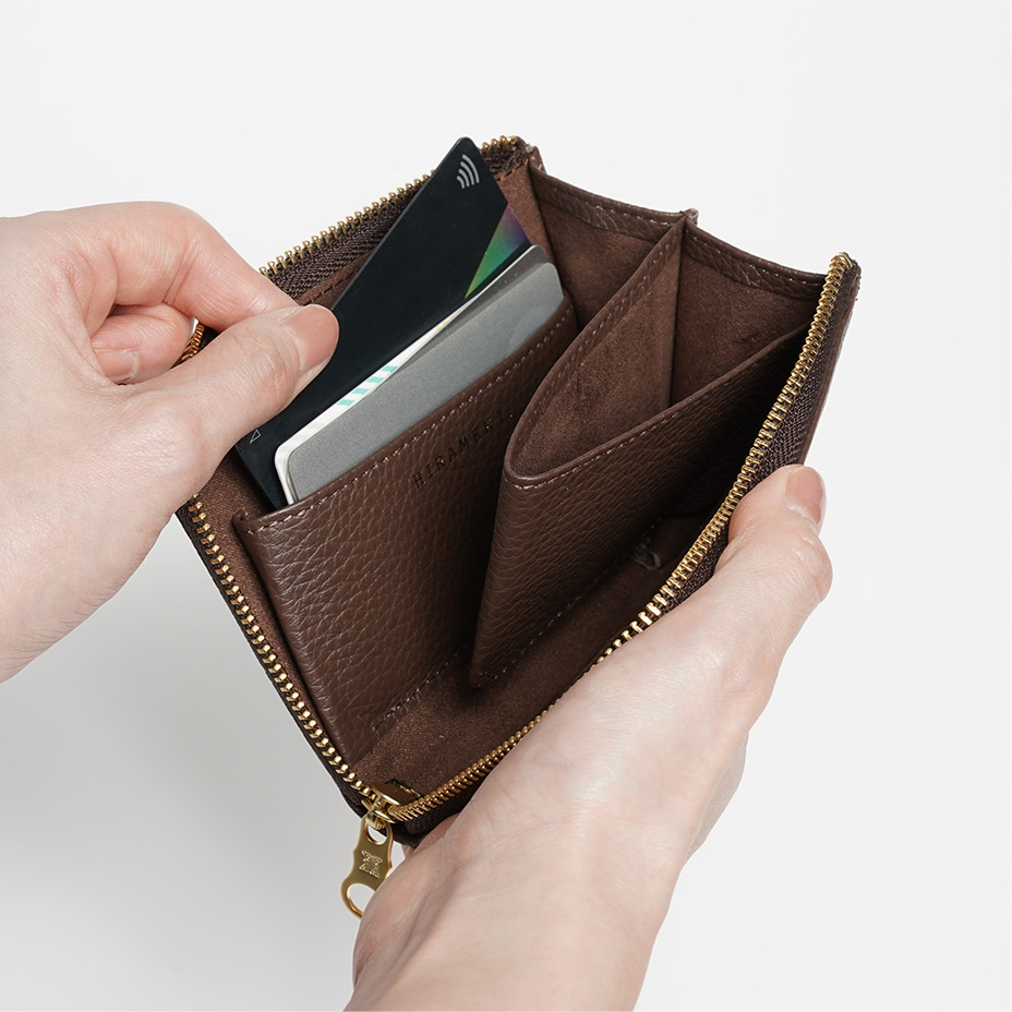 ざっくりまとめて収納できる「マチ付きポケット」