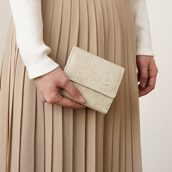 モリス｜二つ折り財布＜アルビオンホワイト＞