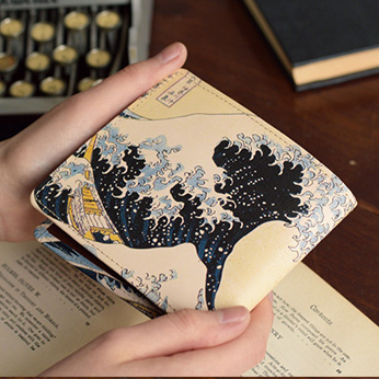 アートヌメレザー｜二つ折り財布＜波＞