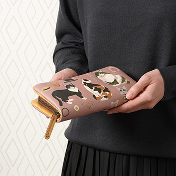 ラウンド|ラウンドファスナー長財布<バースデーキャッツ>