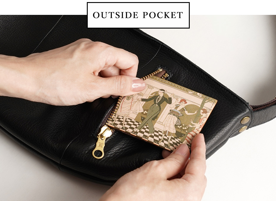 便利な大きめのフロントポケット付き