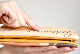 空気を包み込むような、ふっくらフォルム