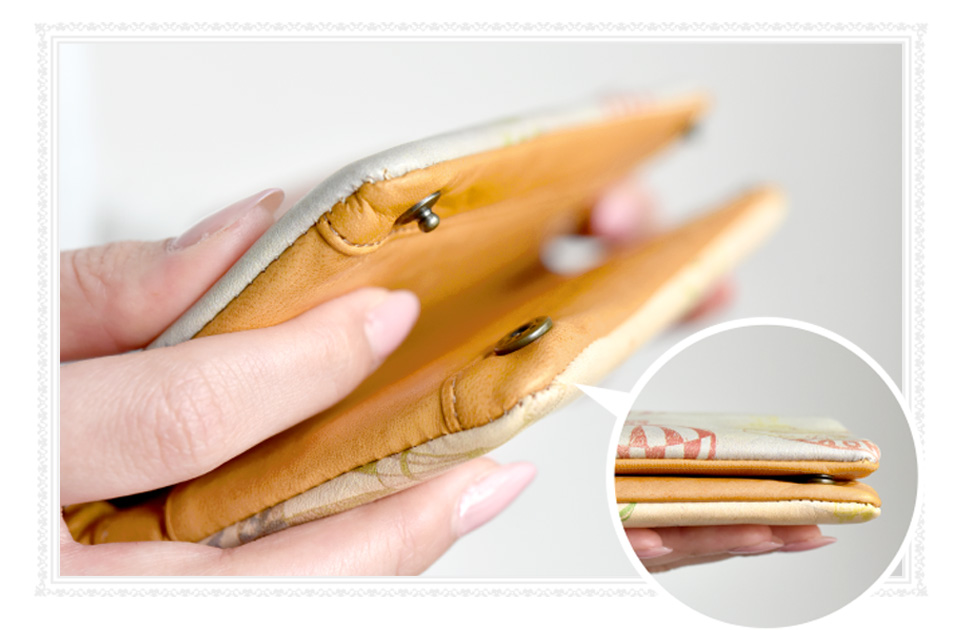 ２か所のホックでカンタン開閉