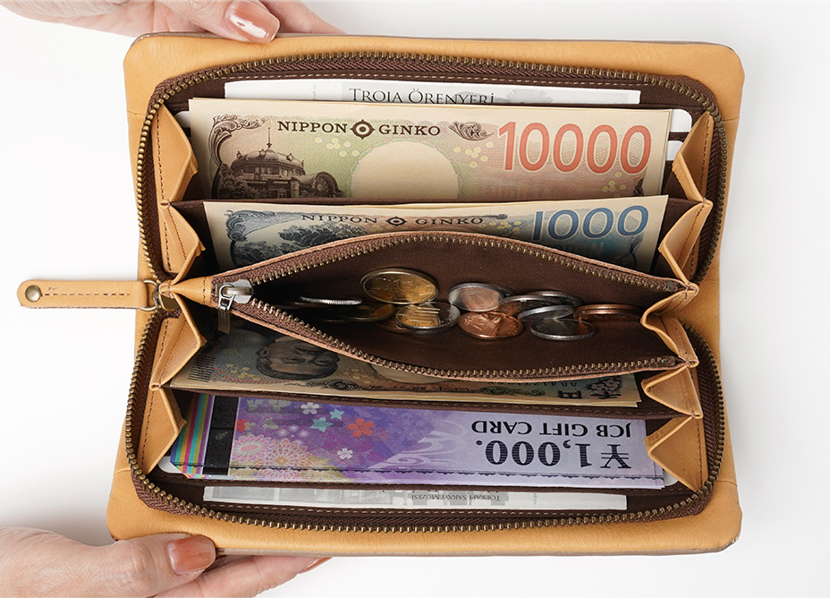 ジャバラでお財布の口が大きく開く