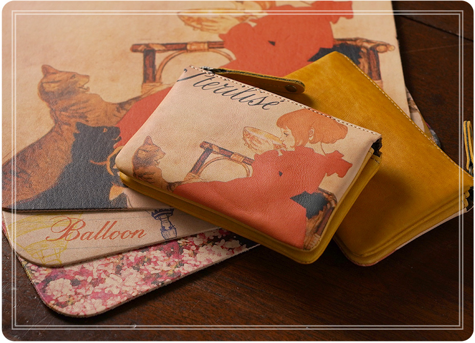 ラウンドシリーズに使用されているアートレザー、馬革のディテールイメージと、Wポーチウォレット（スタンラン/ミルク柄）