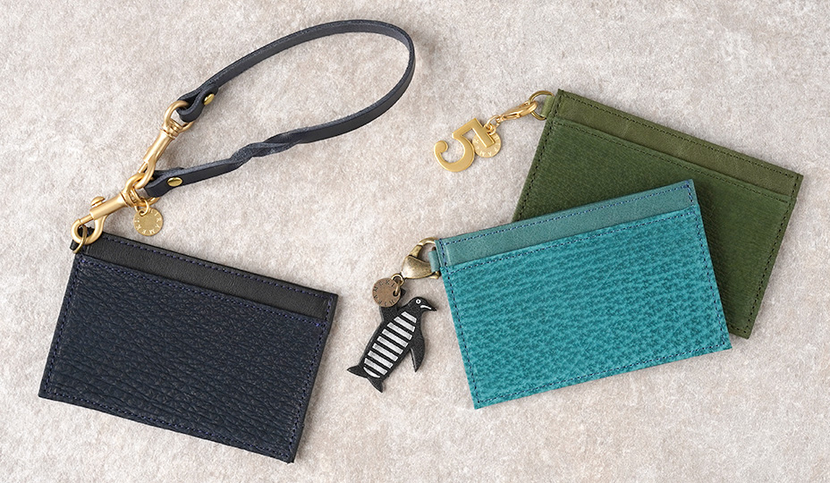 ４ポケットでカードをスリムに持ち歩く