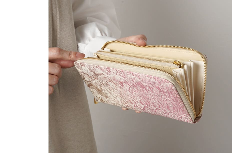 ラウンドファスナー長財布の中身