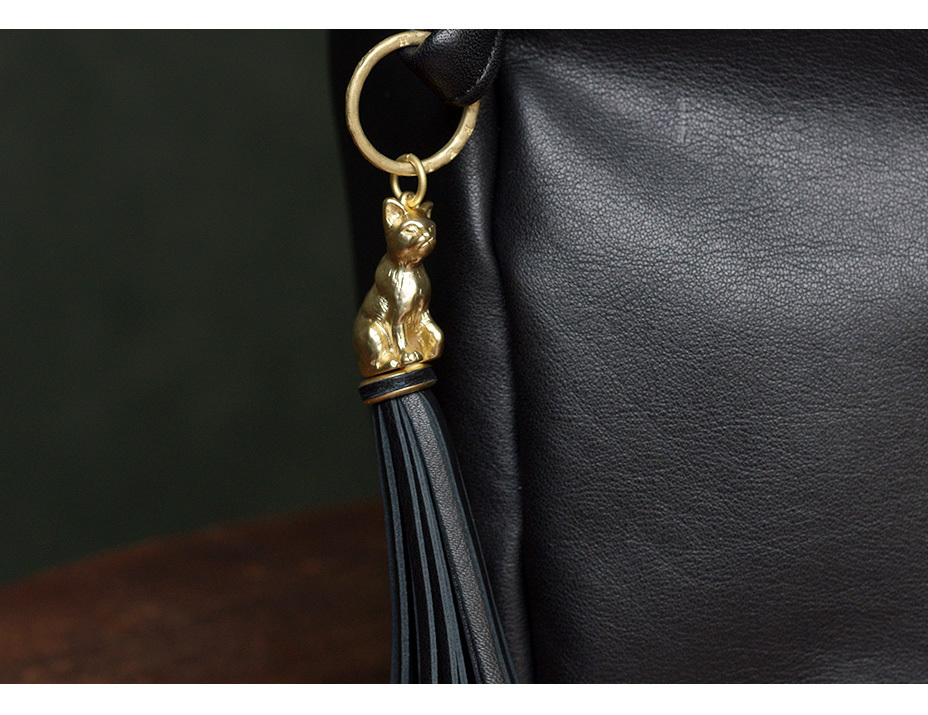 猫モチーフとタッセル