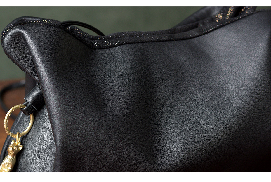 表面に使用されているインポートレザー