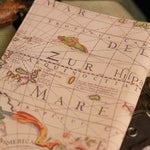 革はアンティーク調の牛革と、ブラウン一色で統一され、上品なテイストとなっています。