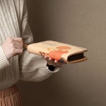 ファスナーを開くだけで中身が一望できます。