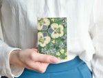 鮮やかなデザインで、使う度に手元が華やかになります。