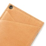 定期やカードを２枚収納できます。口が斜めにカットされた、取り出しやすいデザインです。