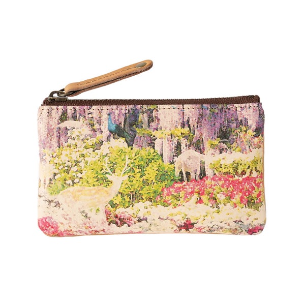 色鮮やかな紫の藤の花を中心に白やピンクに咲き誇るツツジが美しいファンタジックなデザイン。栃木県にある花の芸術村「あしかがフラワーパーク」さんの花々とのコラボデザイン。